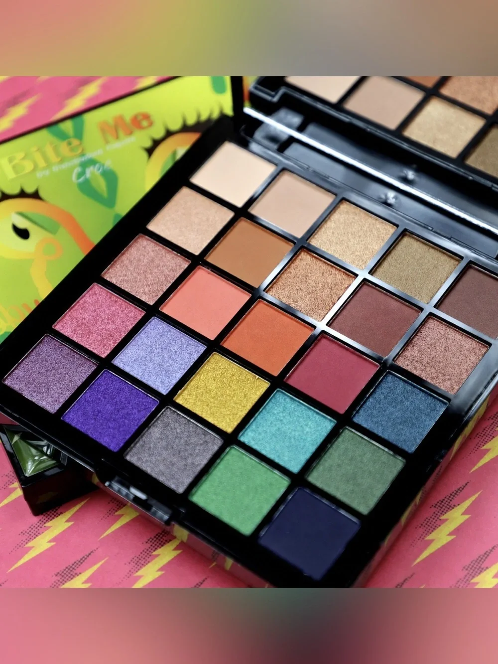 NEW Rude Bite Me Croc Crocodile 25 Bright Matte & Shimmer Eyeshadow Palette
